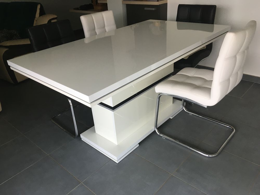 Lot Table blanche pied central 160x 90cm. + 4 chaises Décoration