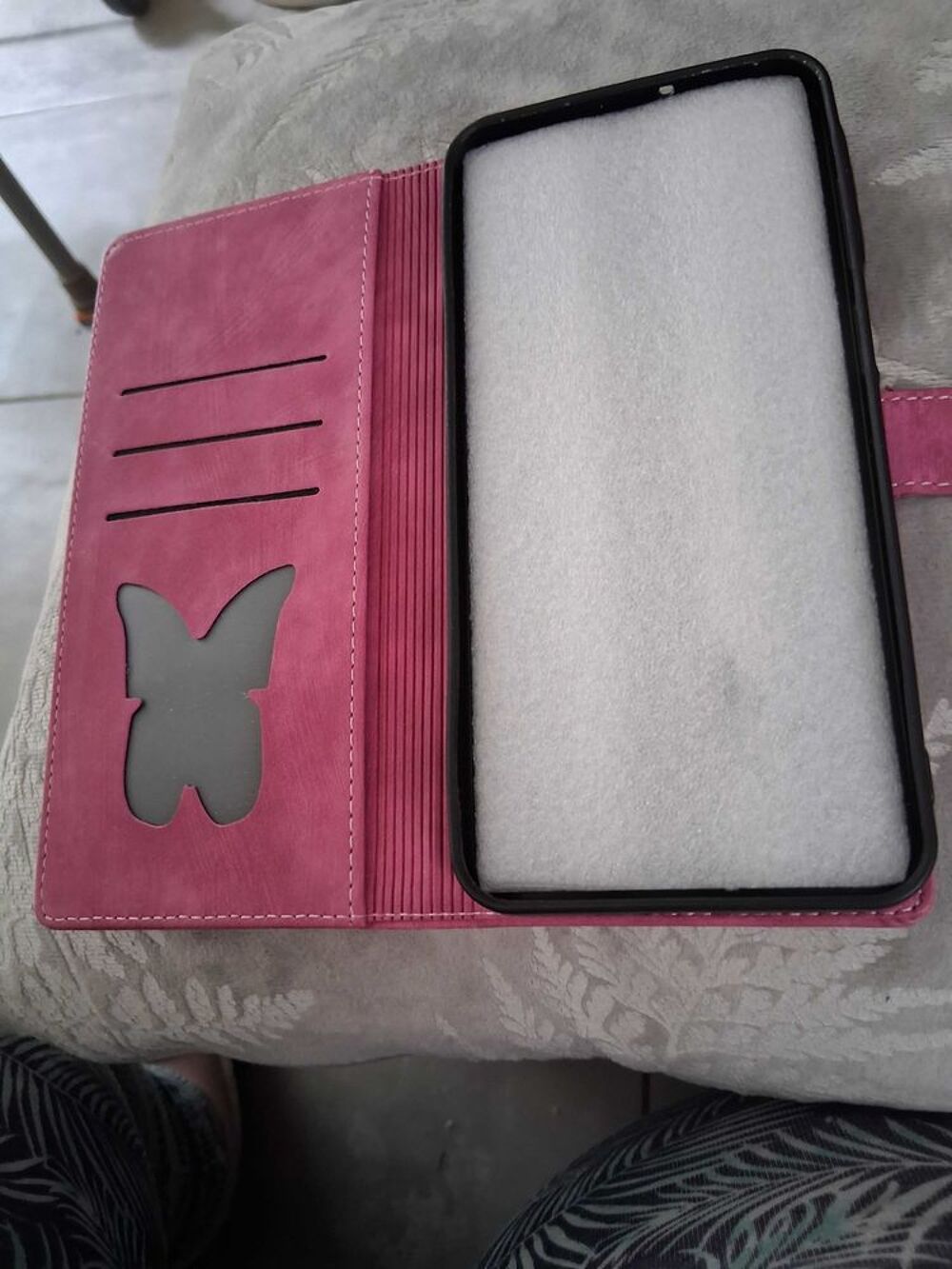 LOT DE TROIS ETUIS EN CUIR DONC UNE COQUE Accessoires