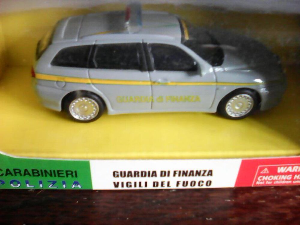Voiture Alfa Rom&eacute;o Break Carabinieri Guardia Finanza 1/43 