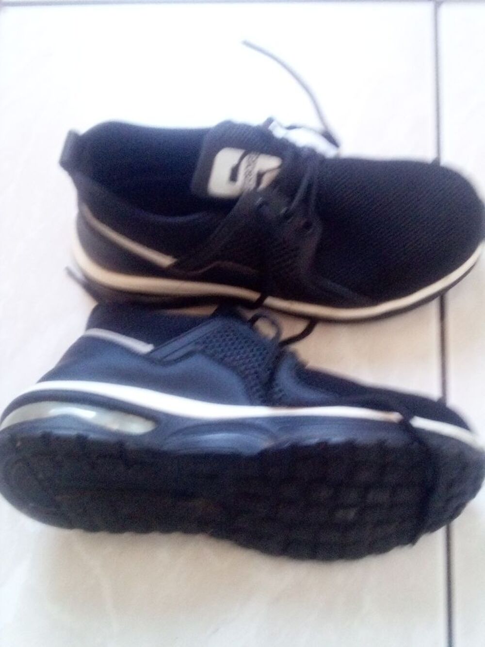 Chaussures de s&eacute;curit&eacute; basses , style baskets T 38 Chaussures