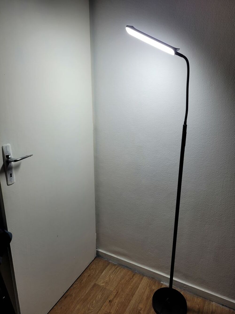 Lampadaire LED flexible avec lumi&egrave;re adaptable Décoration