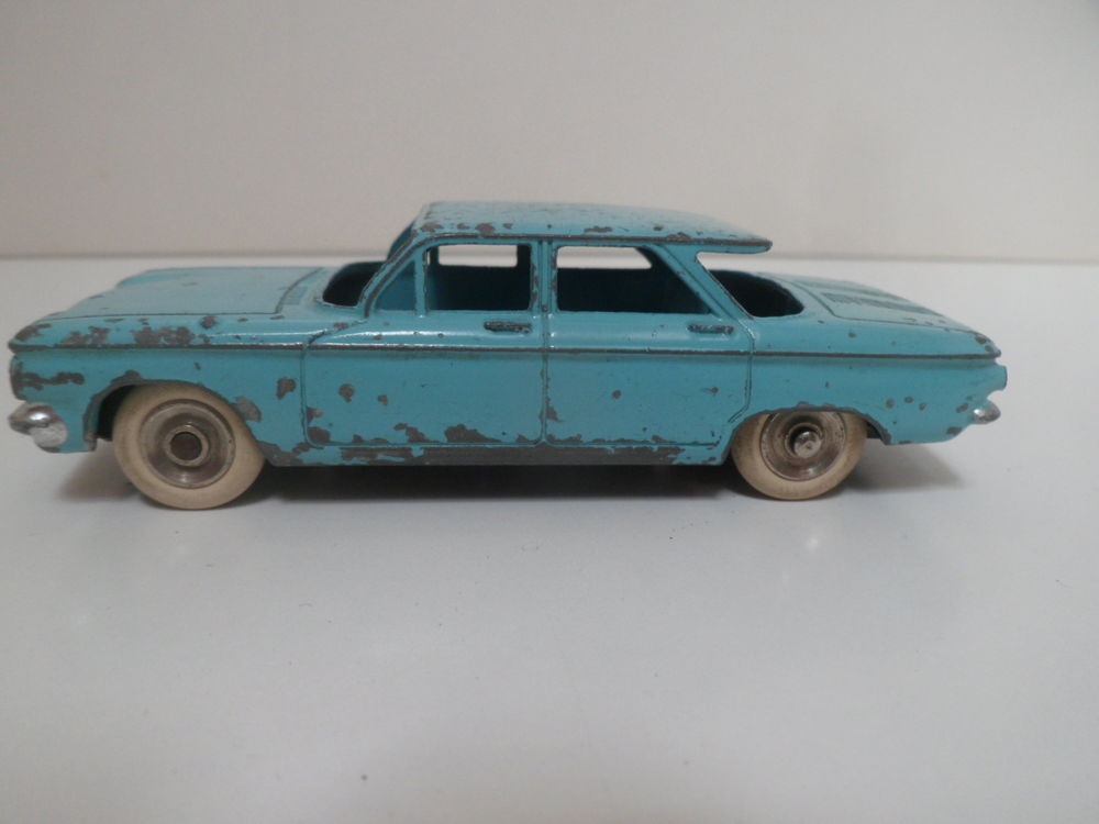 Chevrolet corvair - dinky toys meccano france 1/43 - voiture 