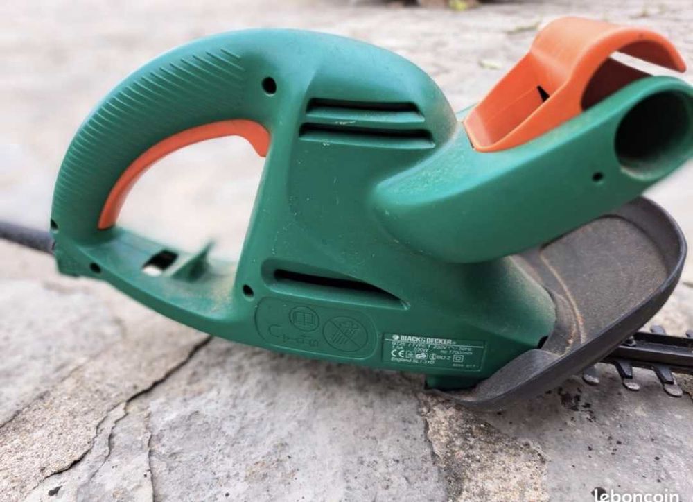 Taille haie Black et Decker GT 25 - 41 cm Jardin