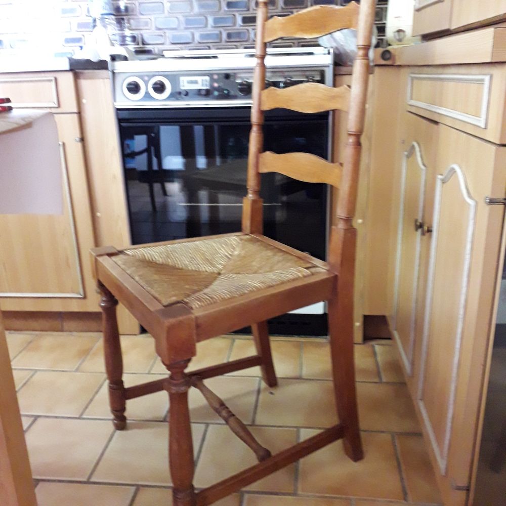 CHAISES Meubles