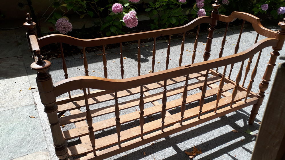 LITT B&Eacute;B&Eacute; ANCIEN EN NOYER L140 x l 60 Meubles