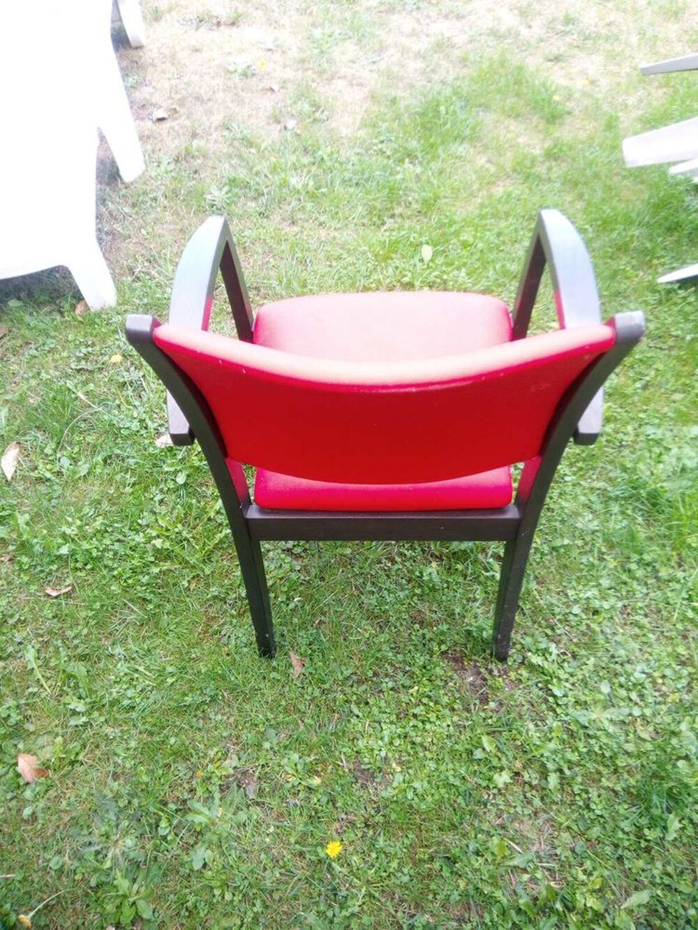Chaise bureau et autres &eacute;tat neuf. .. 
Sur Amiens Rivery. 
25 €. 
A venir chercher sur Rivery (80136).
C'est disponible. Meubles