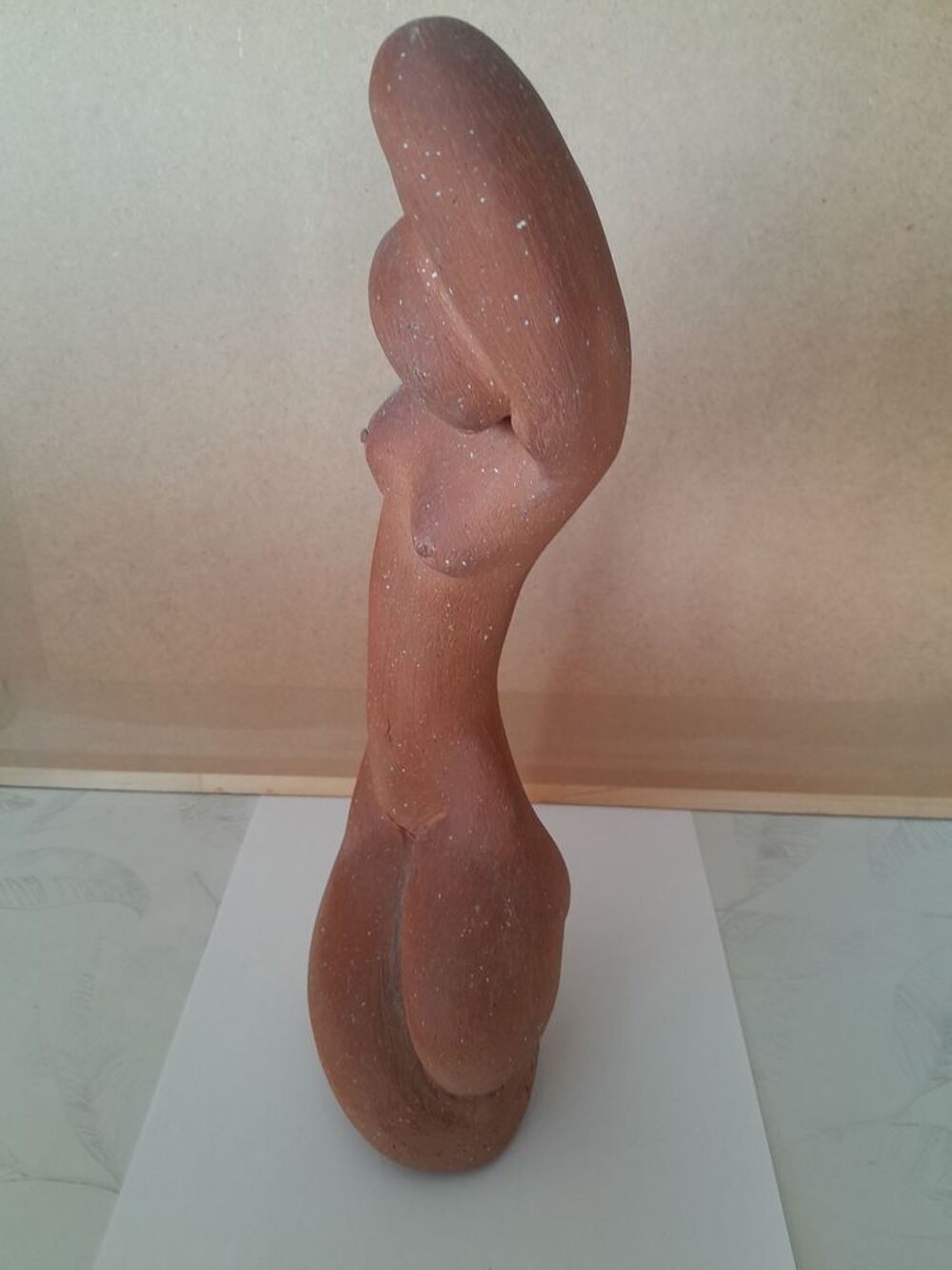 Sculture femme en argile IXELLES Décoration