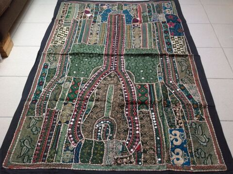 TENTURE VERTE DU RAJASTHAN BRODÉE et INCRUSTÉE
150 Trégunc (29)