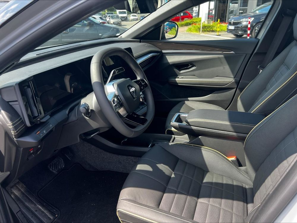 M&eacute;gane Megane E-Tech 220 ch autonomie confort AC22 Iconic 2024 occasion 95220 Pierrelaye