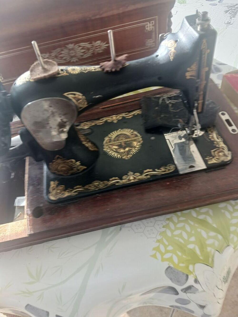8
Machine a coudre ancienne Electroménager