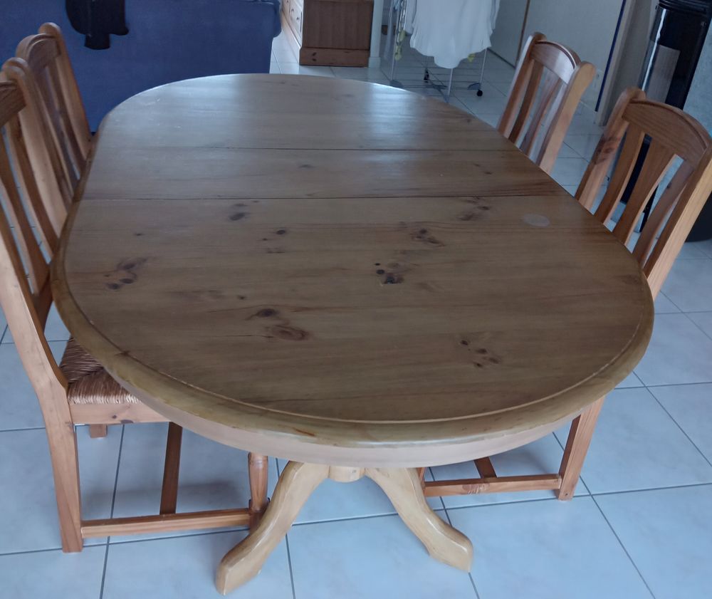 Table de salle &agrave; manger et ses 4 chaises Meubles