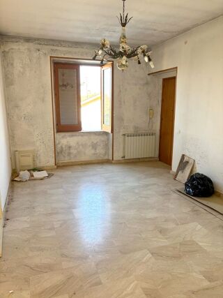  Appartement � vendre 4 pi�ces 60 m� Montedoro, cl, italia
