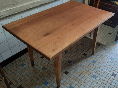 Table en bois massif 126 x 79 cm - Plateau épais 4 cm 60 Saint-Yzan-de-Soudiac (33)