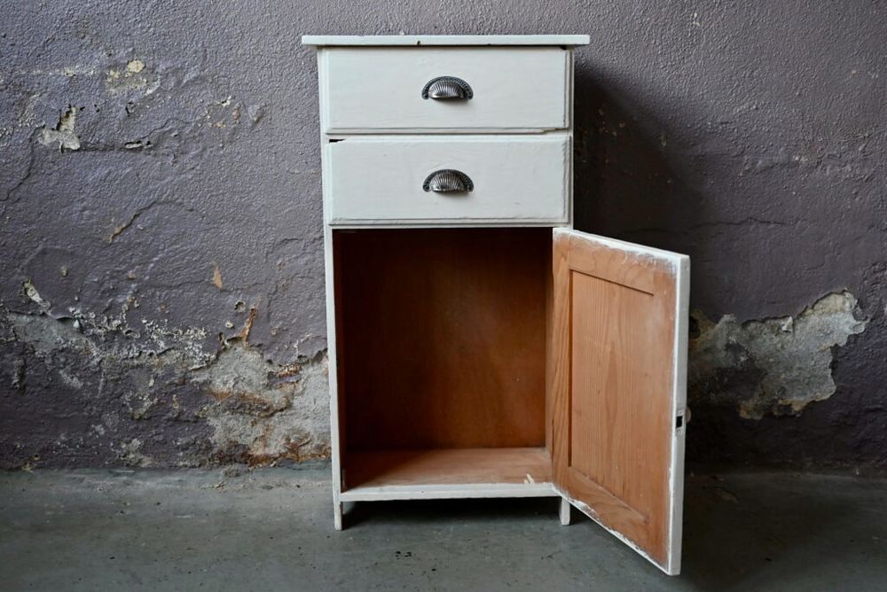 Chevet table de nuit ou mini commode vintage ann&eacute;es quarante Meubles