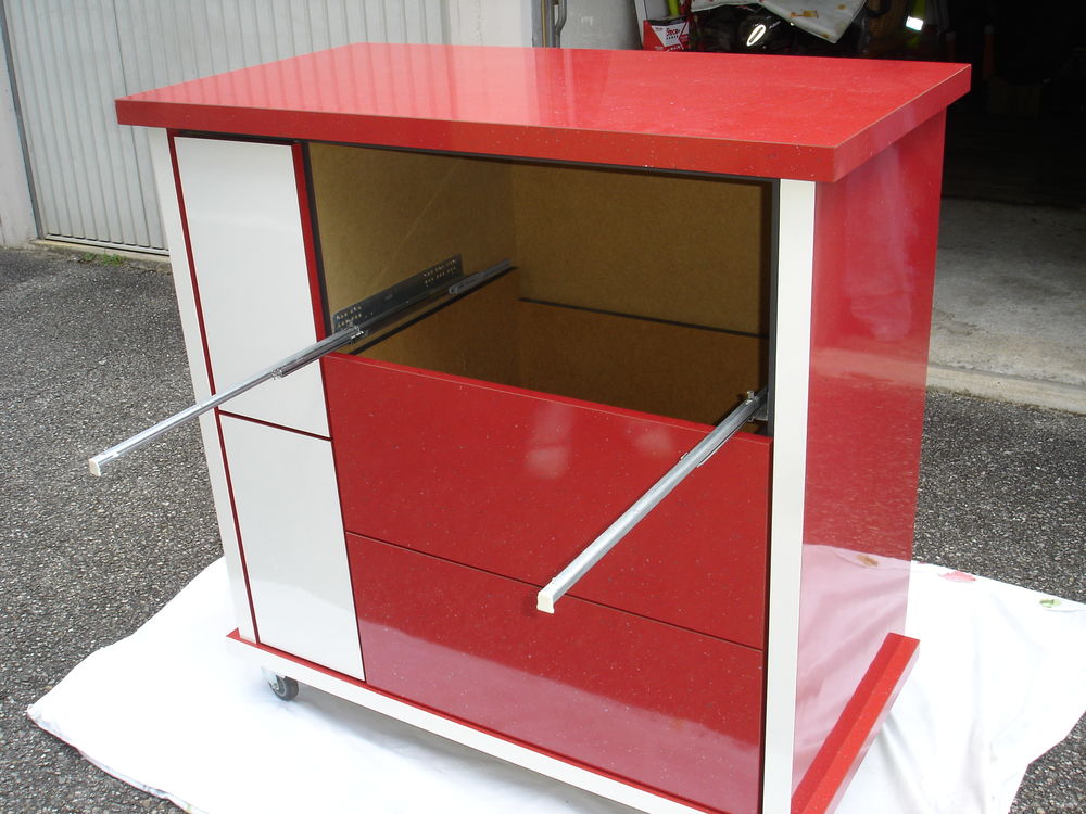 Tr&egrave;s joli MEUBLE en Bois agglo particules HDF Haute densit&eacute;. Meubles