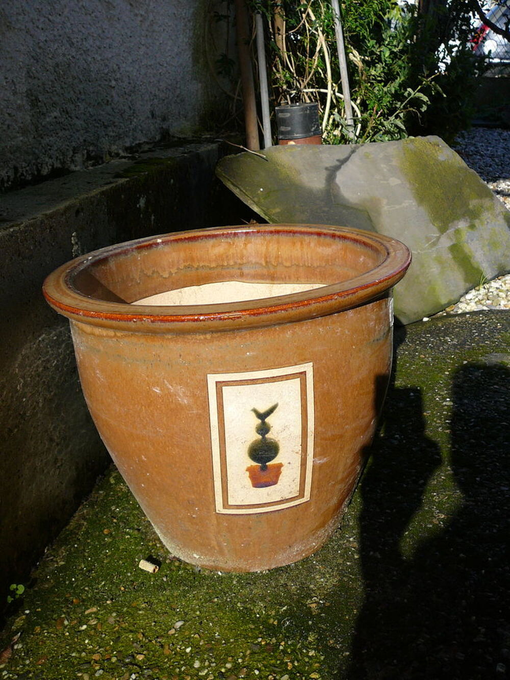 Tr&egrave;s belle Jardini&egrave;re en terre d&eacute;cor&eacute;e Jardin