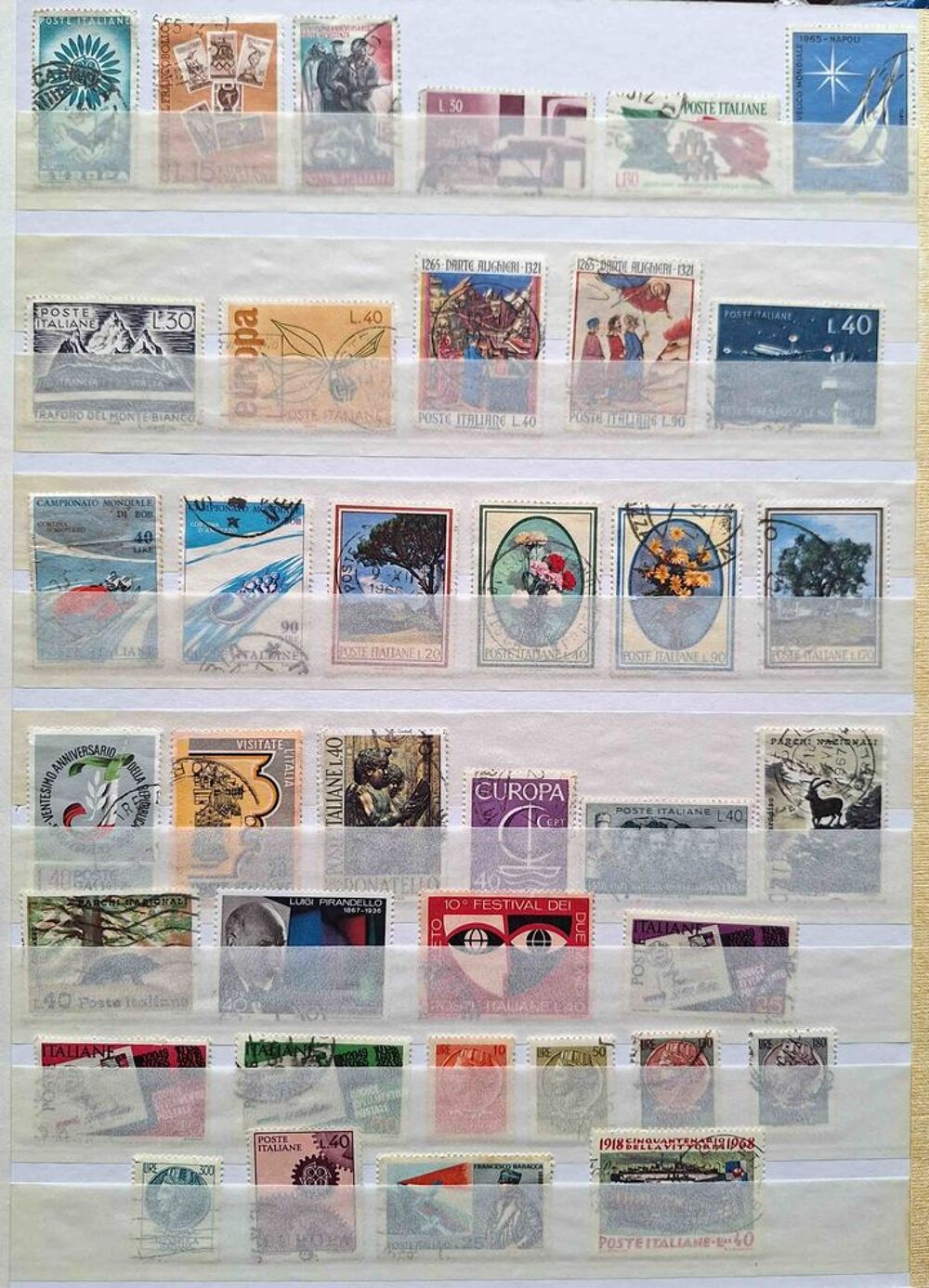 S&eacute;rie de timbres de collection d'Italie 
