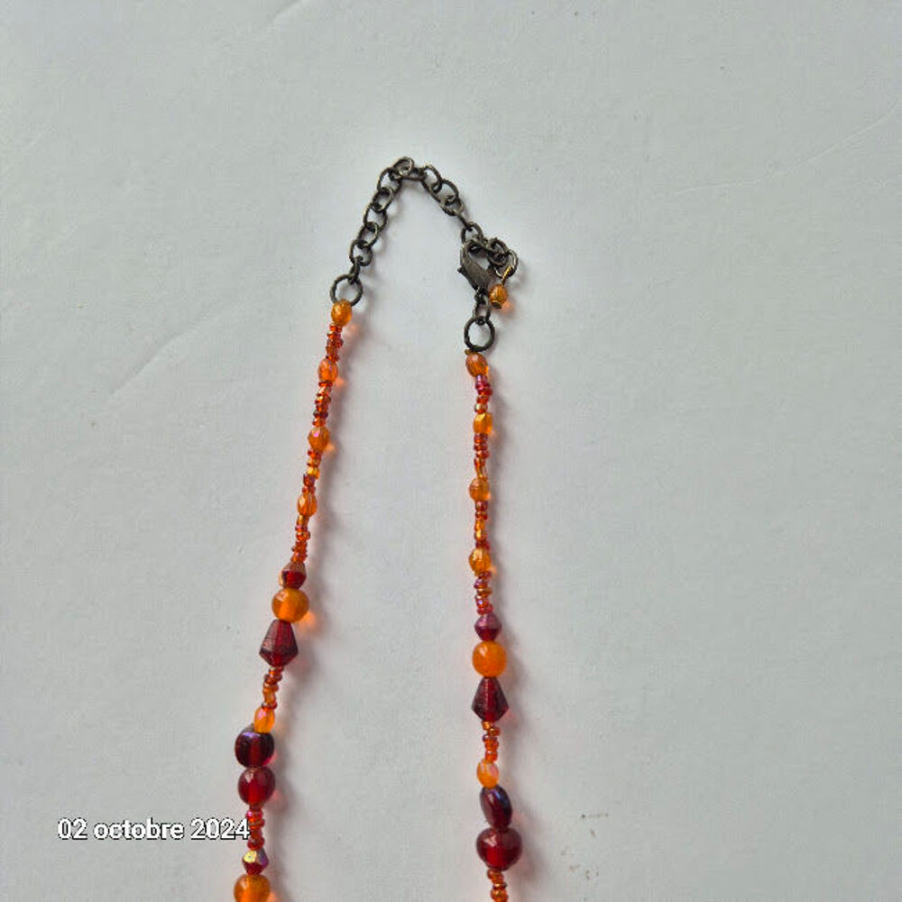 Collier fantaisie orientaliste en verre et m&eacute;tal de style ma 