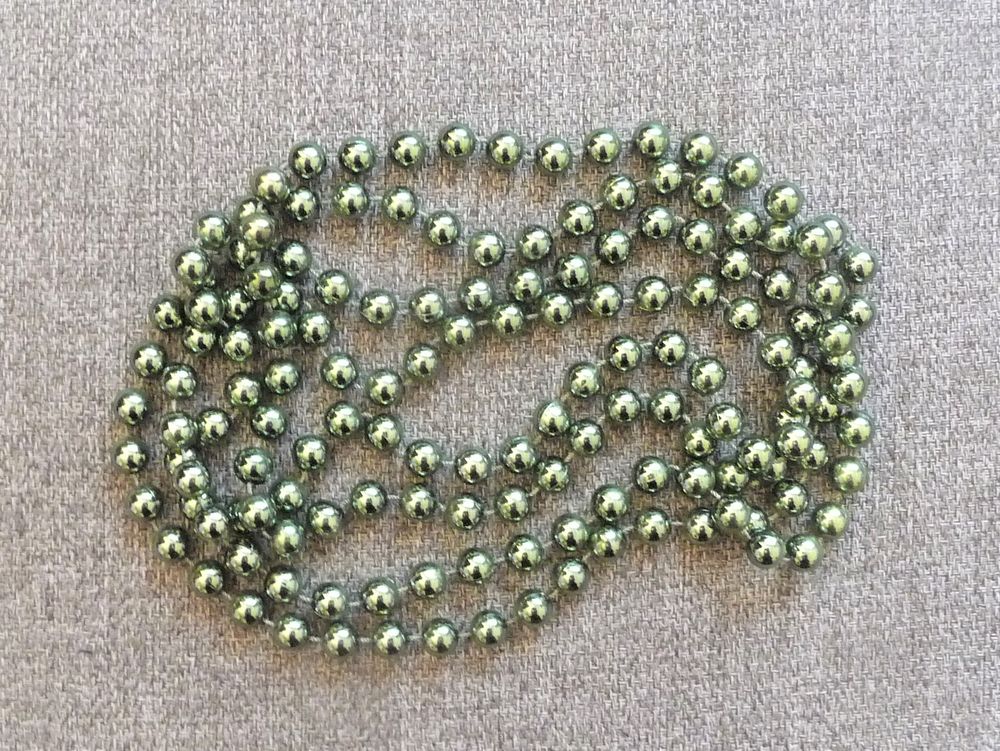 Collier/ Sautoir en Perles en Plastique Rondes Vert Brillant Bijoux et montres