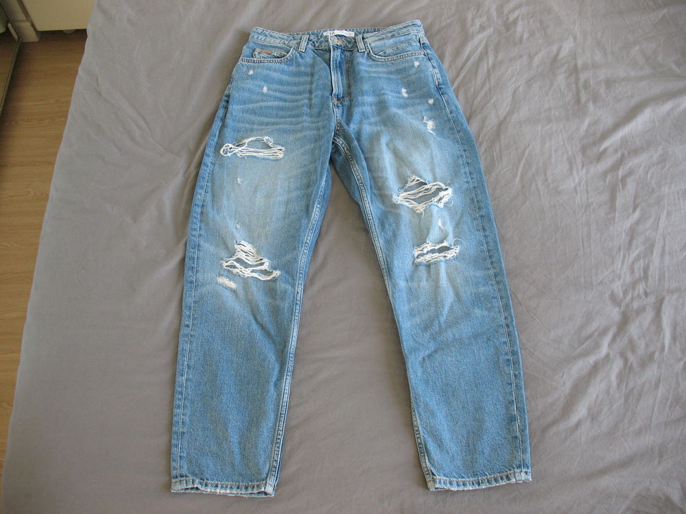 Jean ZARA taille 34
Vêtements