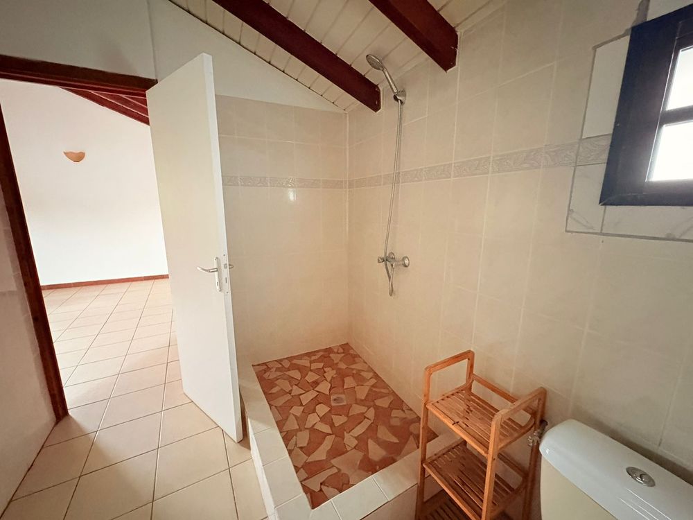 Location Maison AGREABLE MAISON 3 CHAMBRES NON MEUBLE A CAPESTERRE Capesterre-belle-eau