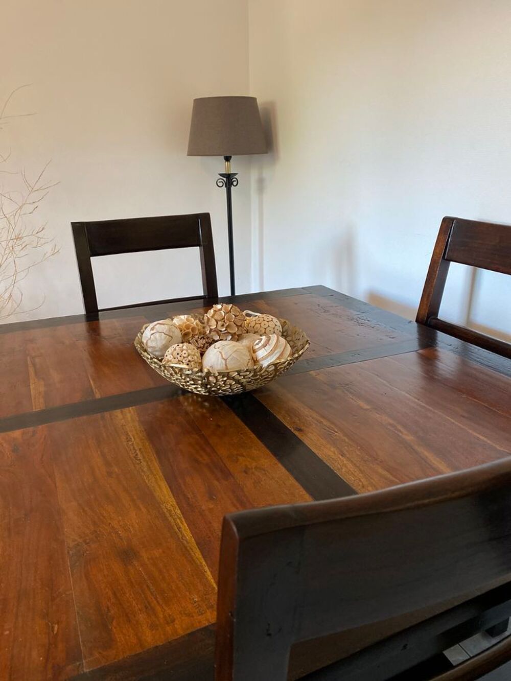 Table + chaises en bois massif Bois &amp; Chiffon (achet&eacute; 1200€) Meubles