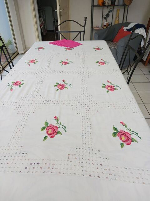 Nappe + serviettes de table 22 Communay (69)