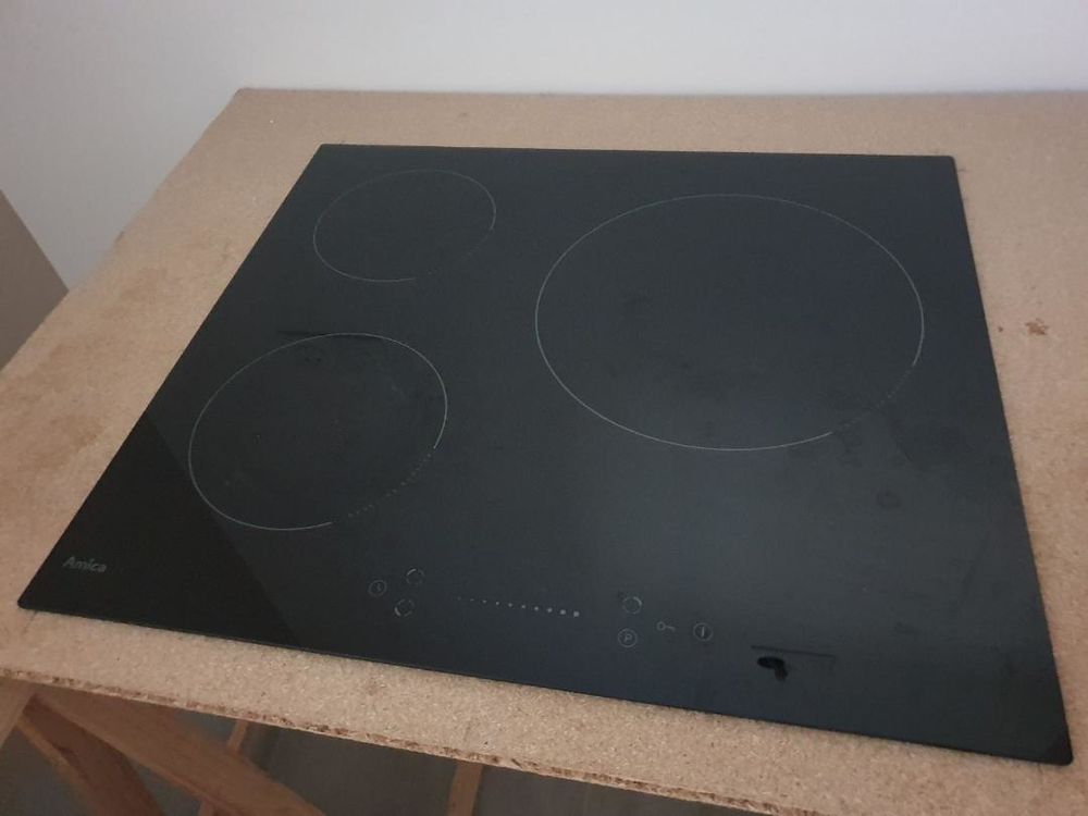 Plaque de cuisson &agrave; induction AMICA R&eacute;f&eacute;rence AI3537 Electroménager