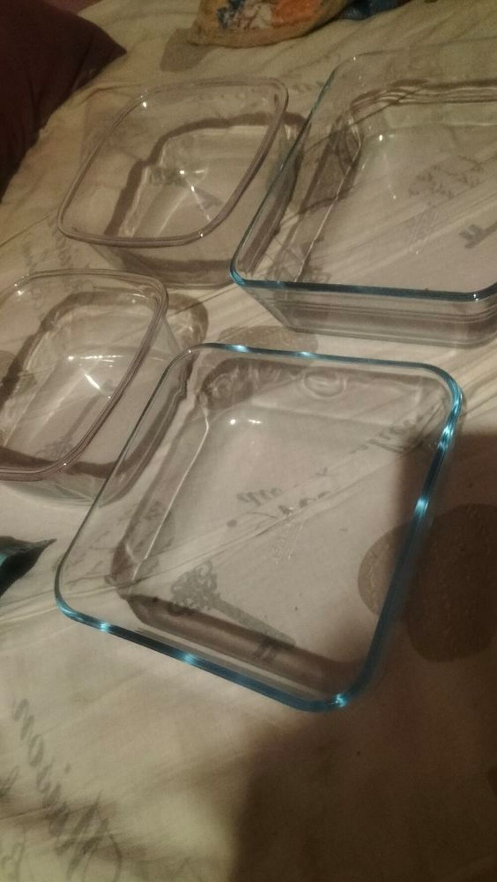 Plats a four(4) pyrex quasi neuf Electroménager