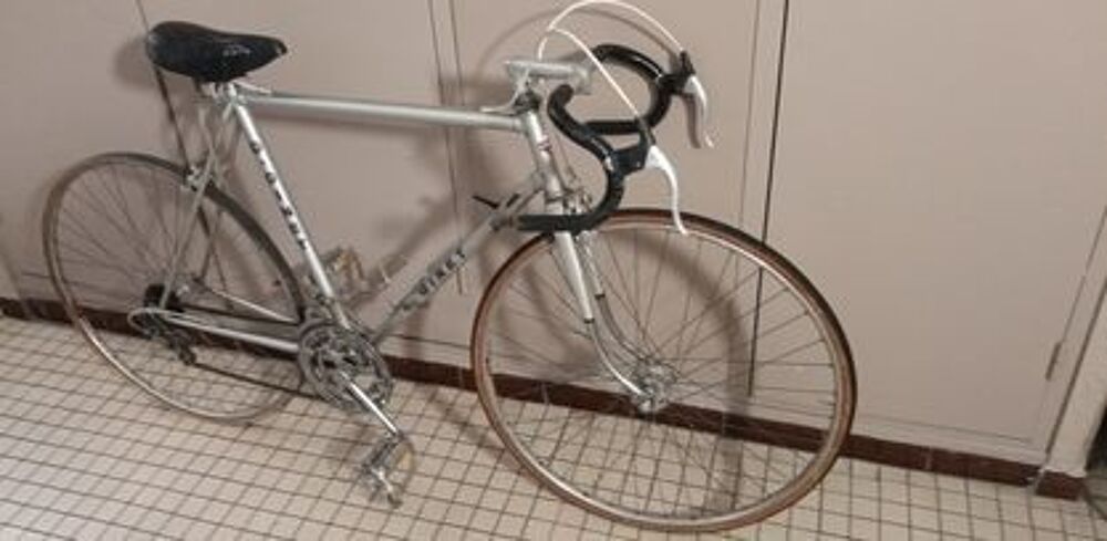 COURSE G GINET TRES LEGER LIRE L'ANNONCE Vélos