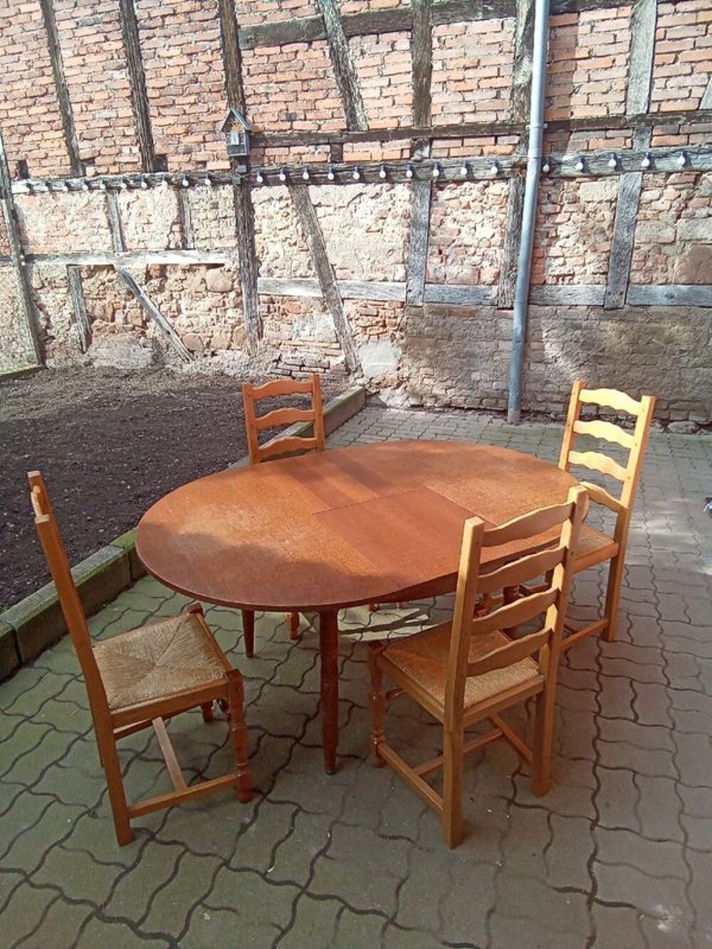 Table ronde + 4 chaises Meubles