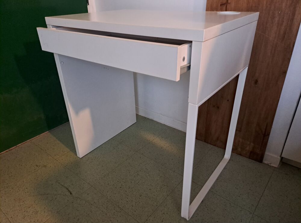 Bureau ikea avec 2 dessertes Meubles