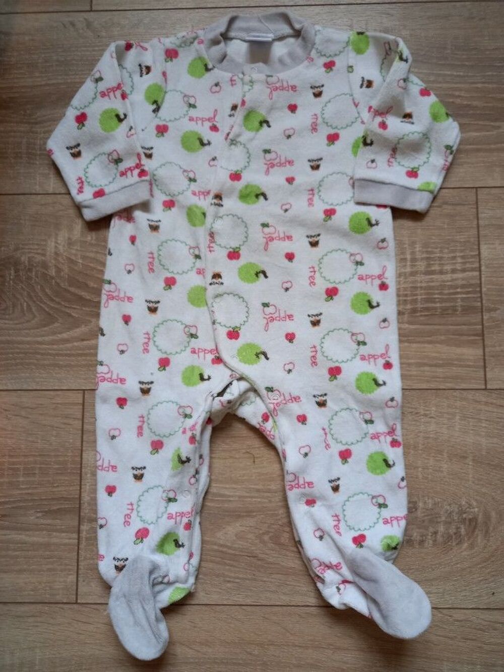 Lot v&ecirc;tements b&eacute;b&eacute; fille 6 mois
Vêtements enfants