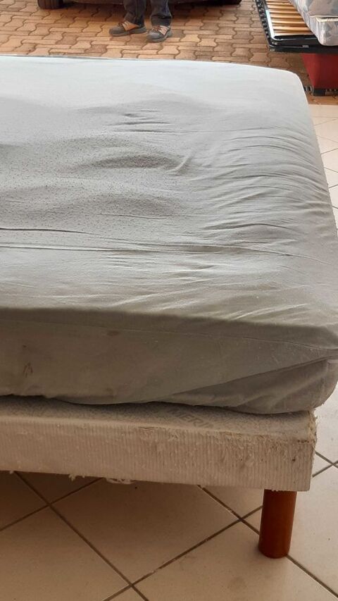 sommier. pieds. matelas Brignais (69)