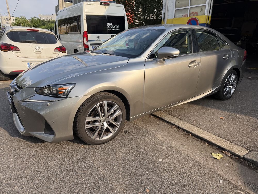IS 300h Business 2019 occasion 69200 V&eacute;nissieux