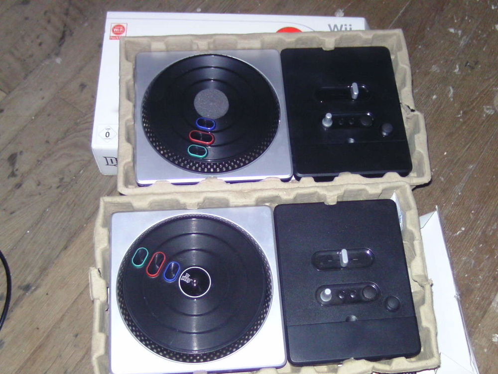 platine pour console wii " dj hero 2" Consoles et jeux vidéos