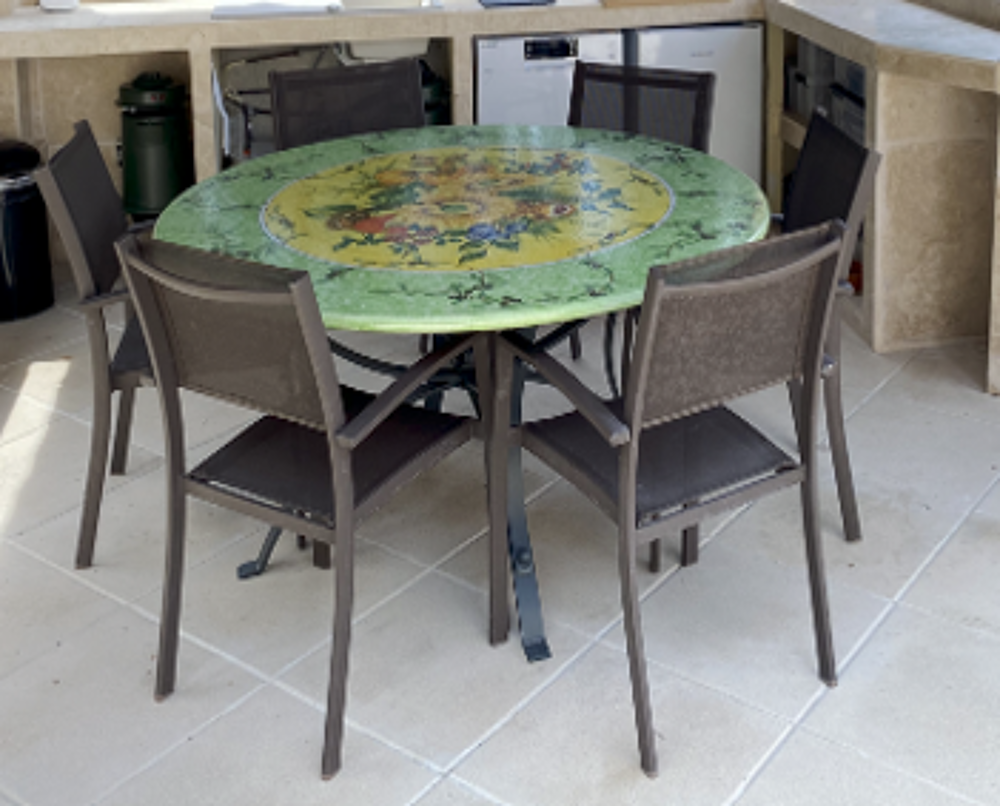 Table c&eacute;ramique ronde sign&eacute;e , Meubles