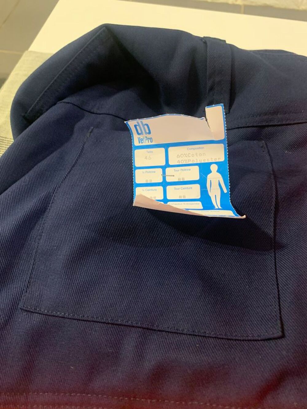 1 veste matelass&eacute;e taille xxl et 2 pantalons de chantier Vêtements