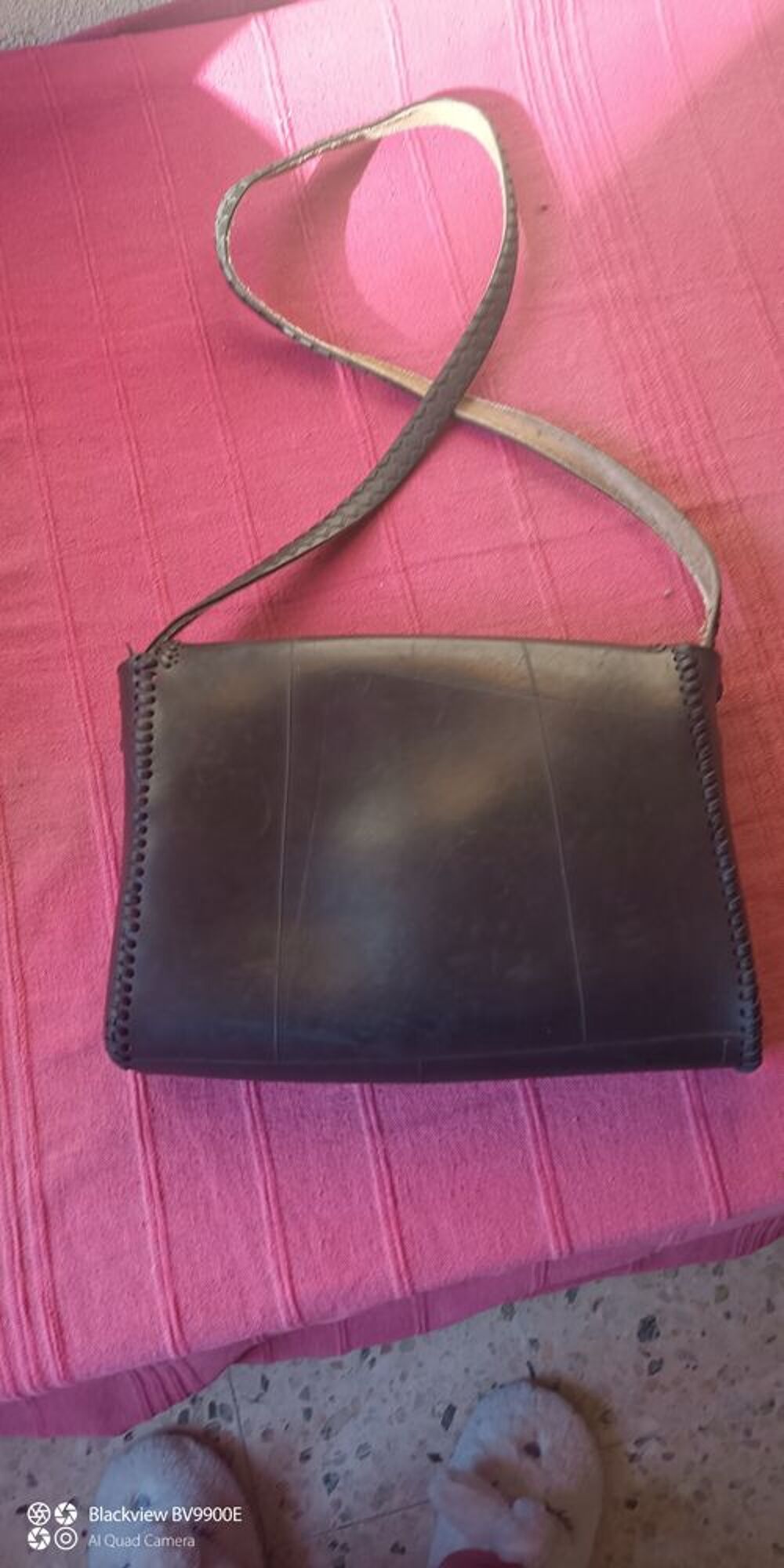 Sac &agrave; main pi&egrave;ce unique. Maroquinerie