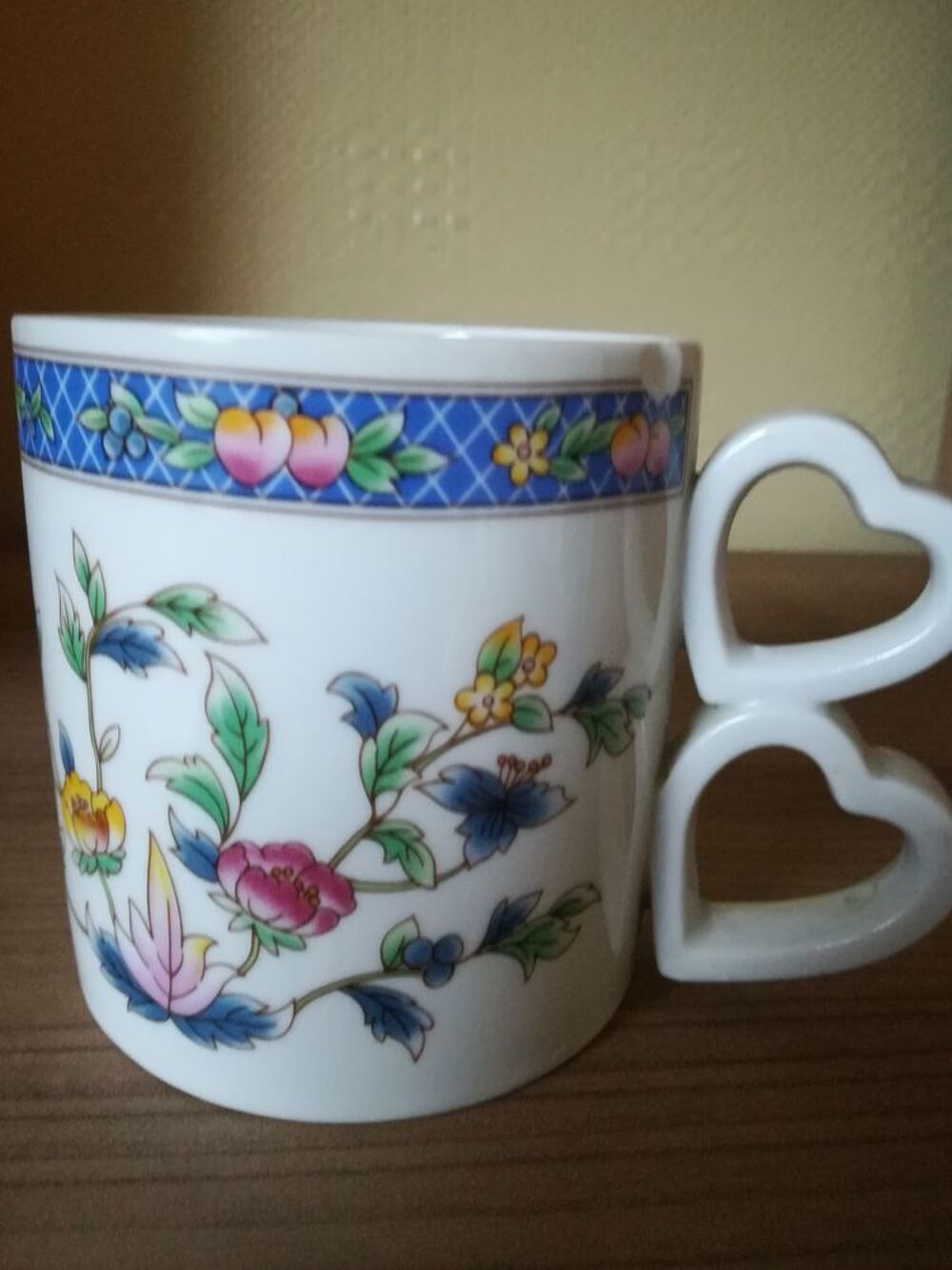 2 MUGS (GL, d&eacute;cor d&eacute;pos&eacute;) 
Cuisine