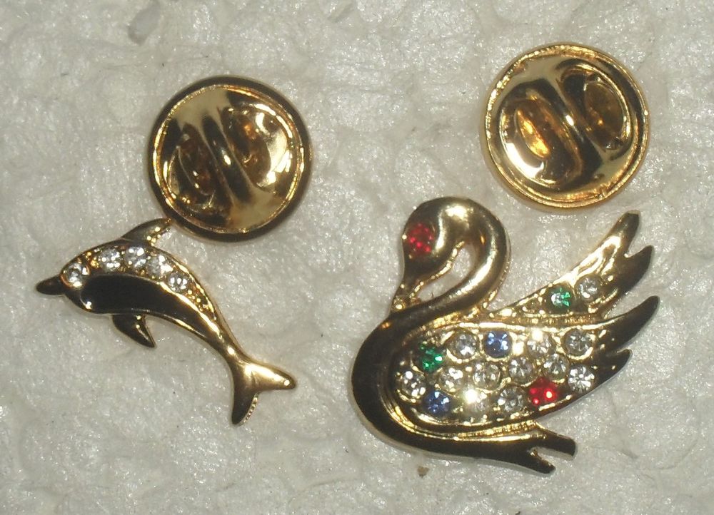 2 Pin's Dauphin et Cygne dor&eacute;s avec des brillants. 