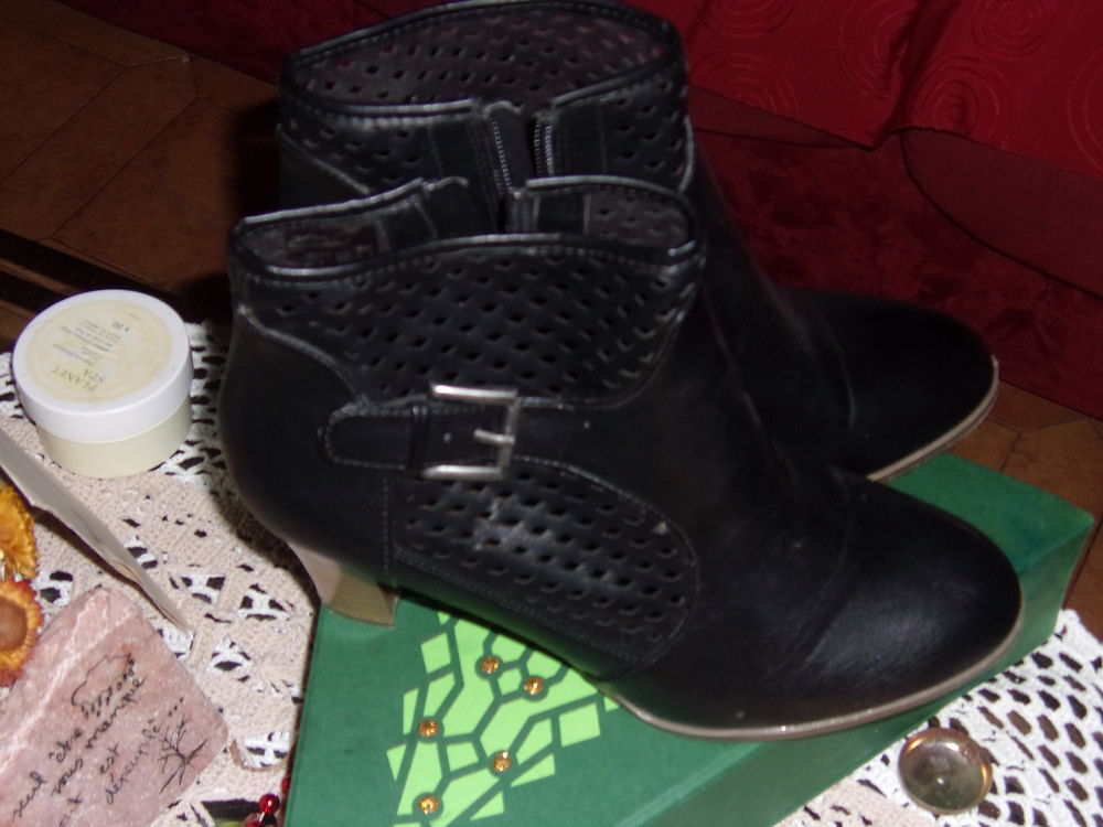 bottines noires &agrave; talon, r&eacute;sille, neuves T40 Chaussures