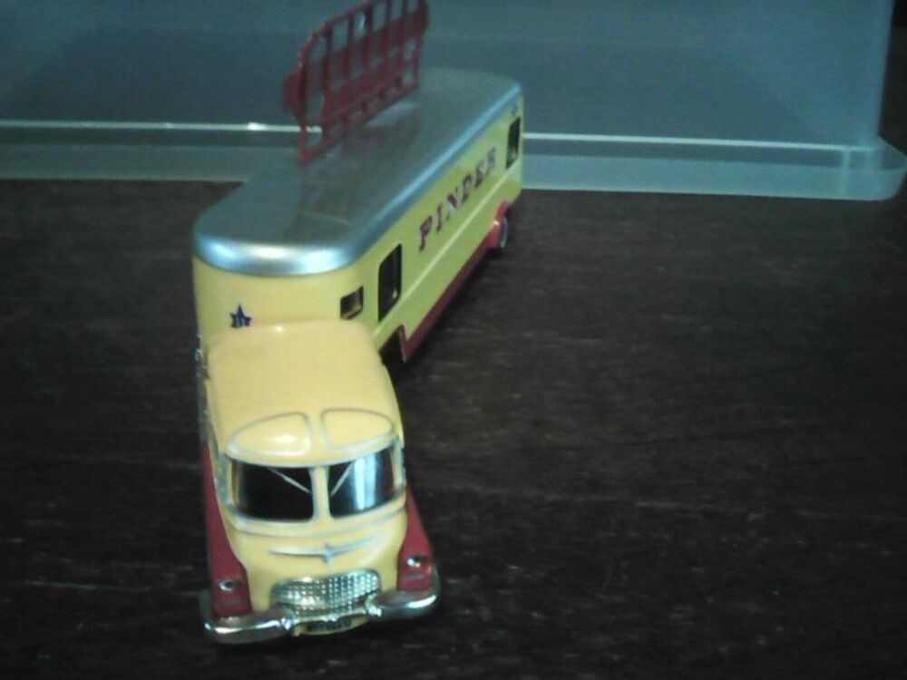 Camion Remorque Pinder 1/64 Mod&egrave;le r&eacute;duit 