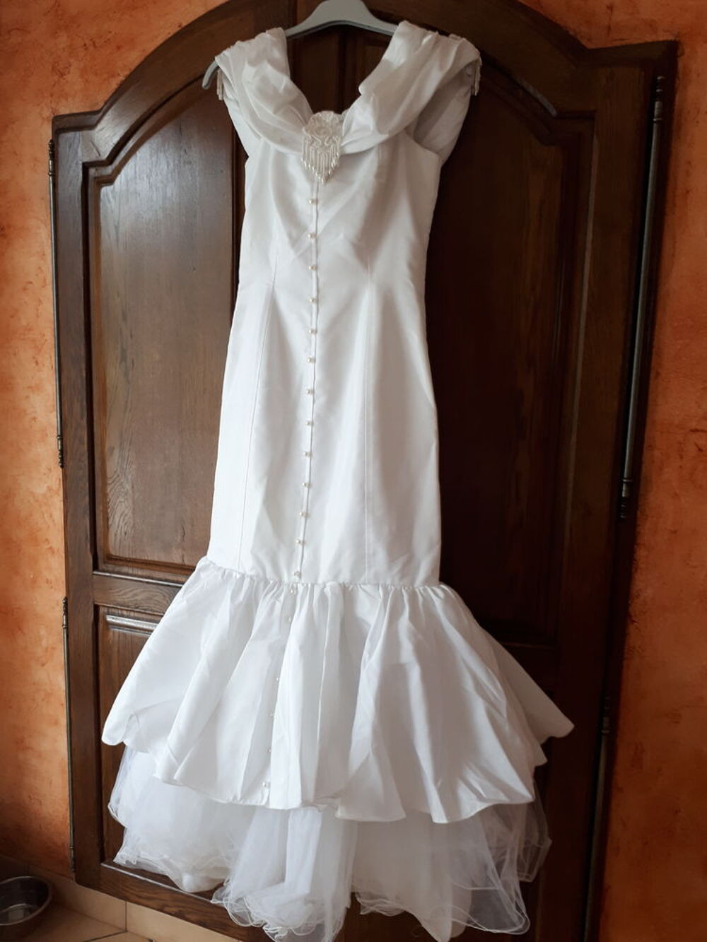 Robe de mari&eacute;e et ses accessoires romantiques Vêtements