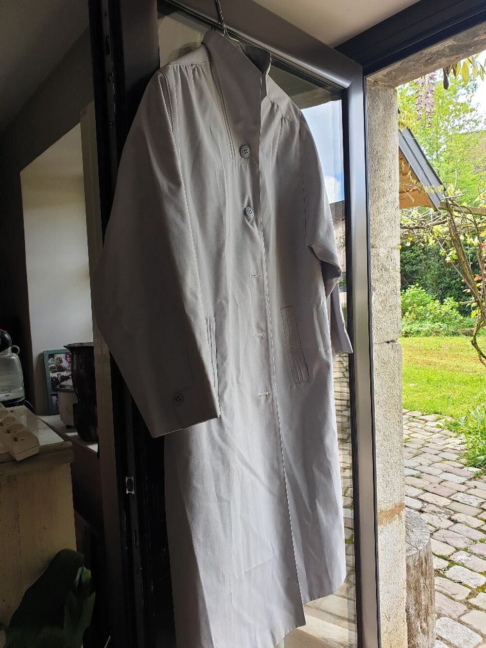 Imperm&eacute;able bleu/gris clair, doubl&eacute;, avec ceinture, vintage. Vêtements