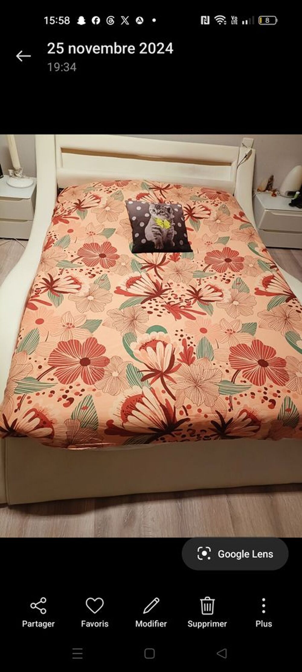 Lit blanc 2 places avec matelas bon &eacute;tat Meubles
