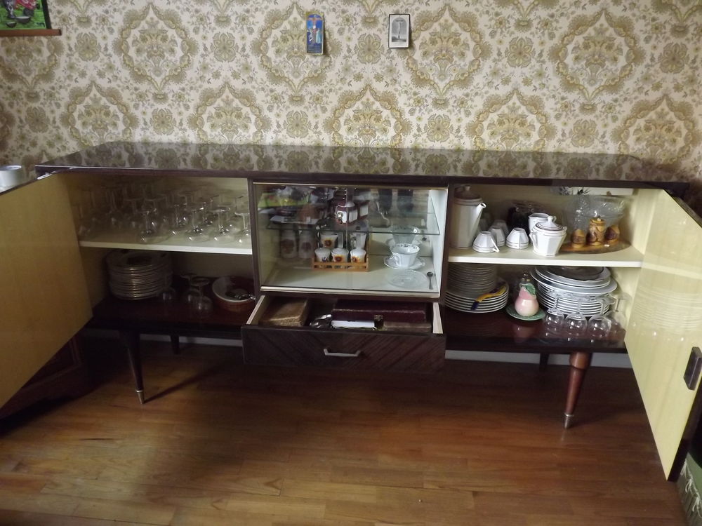 ENFILADE D EBENE DE MACASSAR 
ANNEE 1970
Meubles