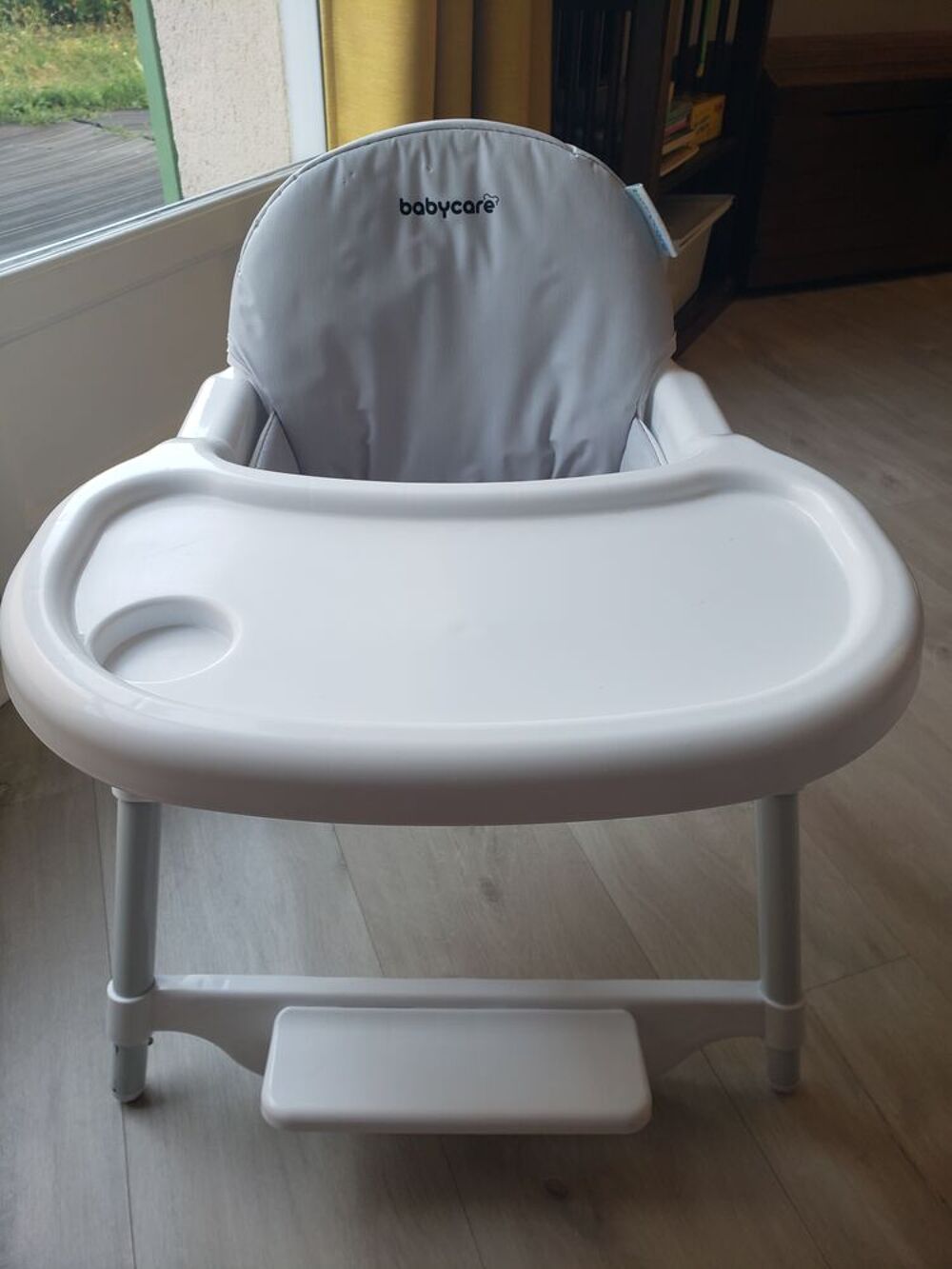 Chaise haute b&eacute;b&eacute; (2 hauteurs) Babycare Puériculture