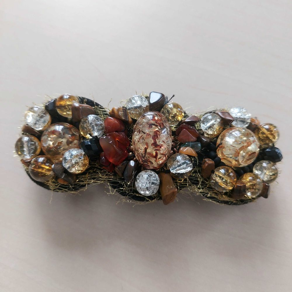 Broche &agrave; cheveux Vêtements