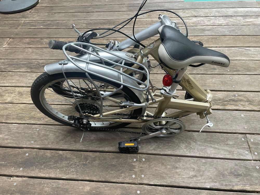 V&eacute;lo pliable de ville dor&eacute; Vélos